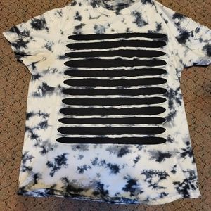 White/ black T-shirt